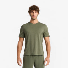 Versatile Short sleeve in het groen gedragen 